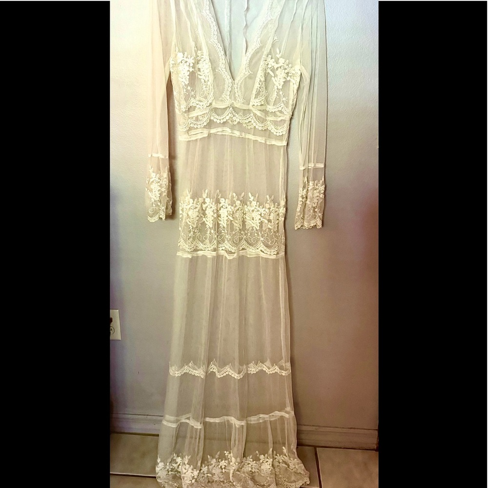 Beautiful  boohoo Sheer Lace Long Dress